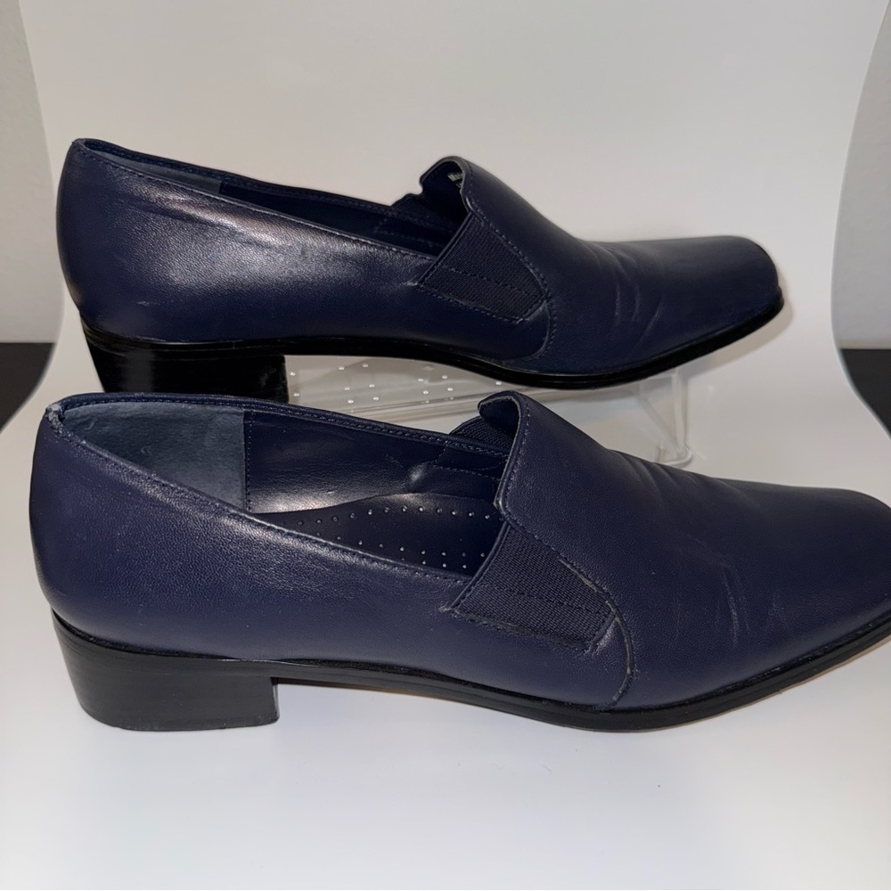 Trotters Women’s Dark Blue Slip-Ons